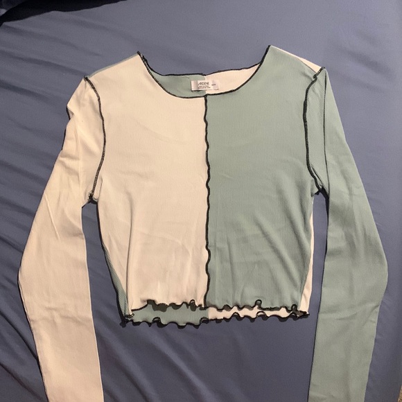 White & Green Colour-block Longsleeve Crop-Top - Picture 1 of 3